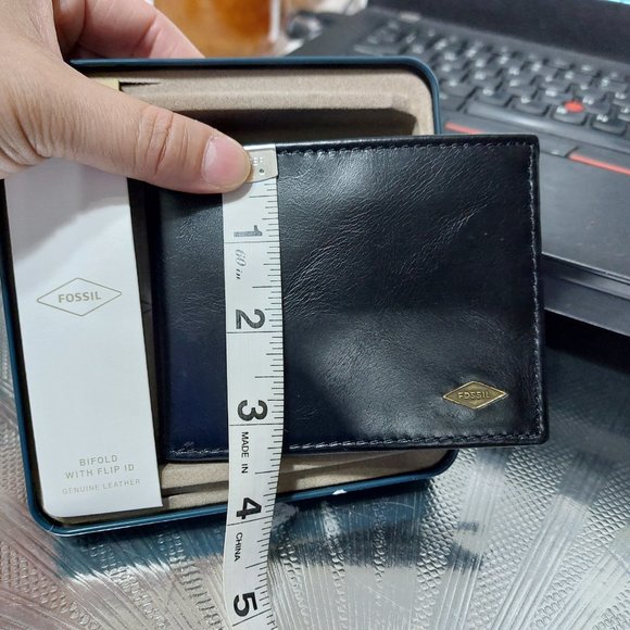 FOSSIL Men's Ryan Leather Wallet With Original Durable Tin Can Bifold With Flip - Picture 9 of 10